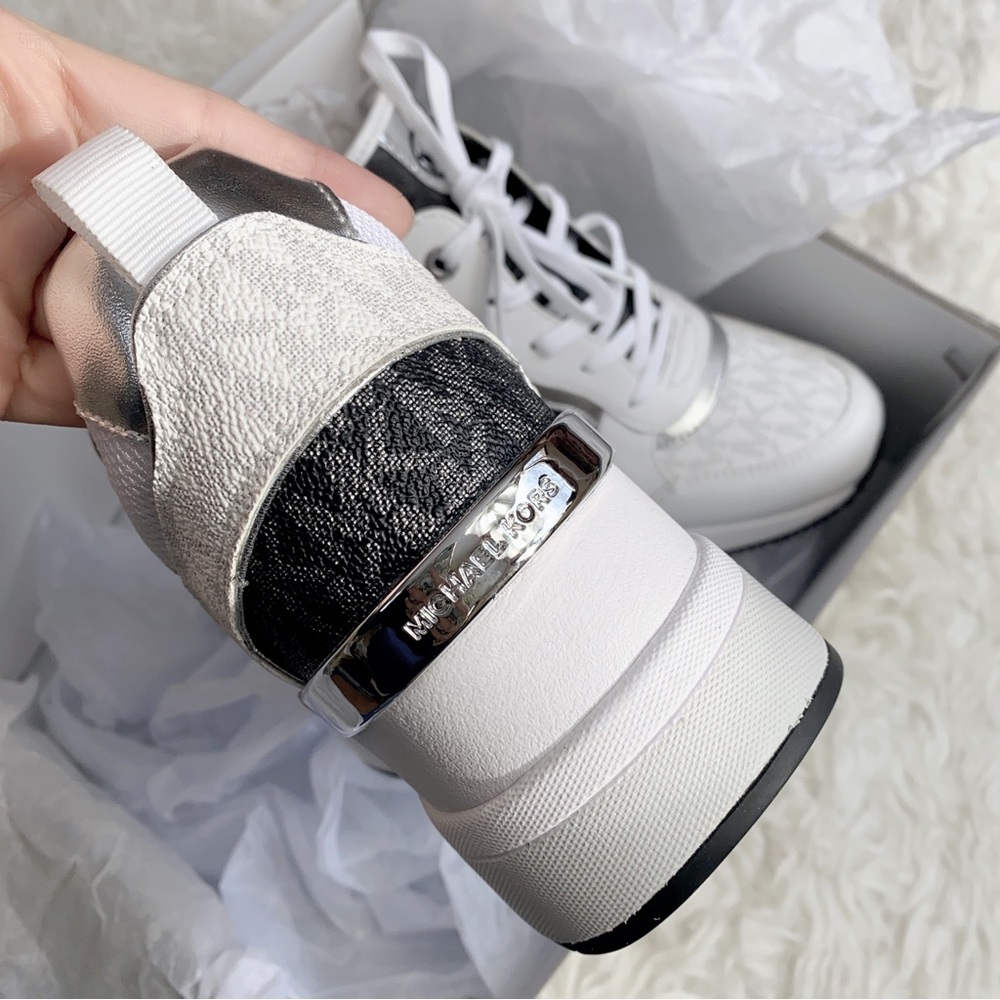 Michael kors women’s Crista Mixed-Media Trainer size 10 - Picture 3 of 10